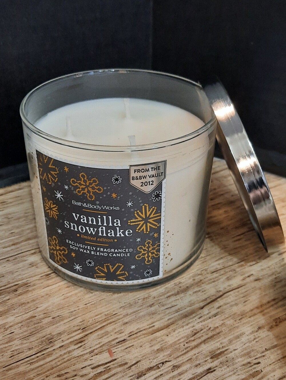 "VANILLA SNOWFLAKE" Bath And Body Works 3 WICK
